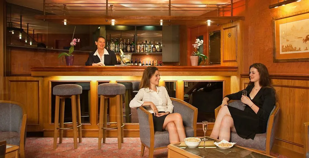 Hotel Armstrong Paris Hotell